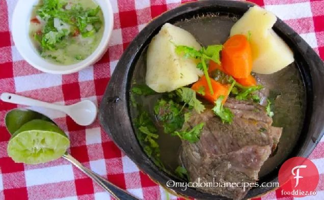 Caldo de Costilla (bulion de coaste de vită columbiene)