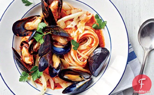 Mussels Fra Diavolo cu Linguine