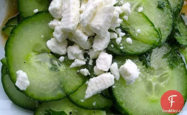 Salată de castraveți și Feta (Ensalada de Pepino și Feta)