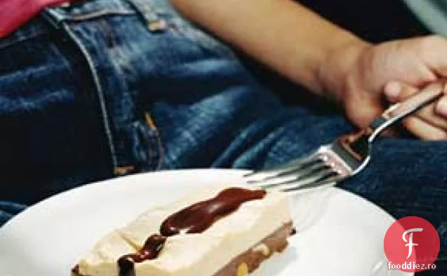 Batoane de unt de arahide cu ciocolată cu sos fierbinte de Fudge