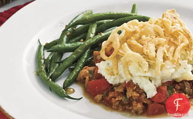 Caserola de cartofi piure cu cârnați și ceapă