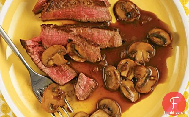 Filet de vită cu sos de vin roșu de ciuperci