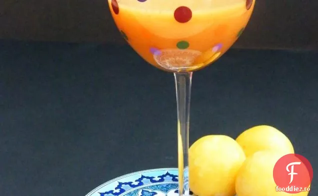 Dieta 5:2-Smoothie cu prune și mere cu Fizz (68 de calorii)