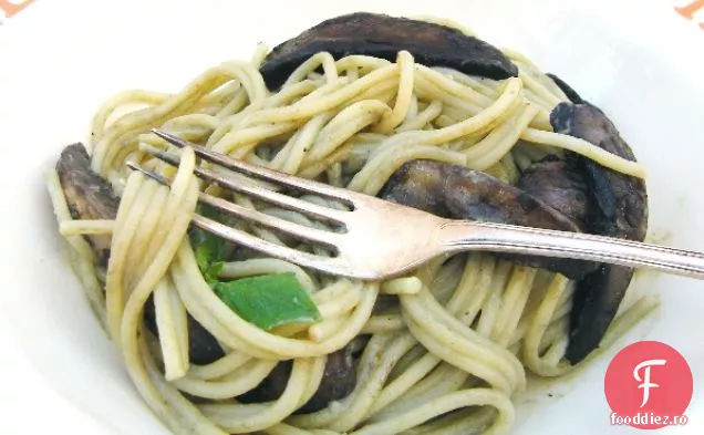 Spaghete cremoase cu ciuperci și plante (vegane)