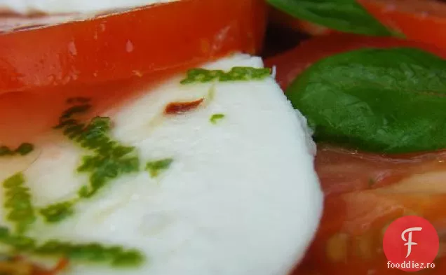 Salată Caprese cu ardei iute și Lime