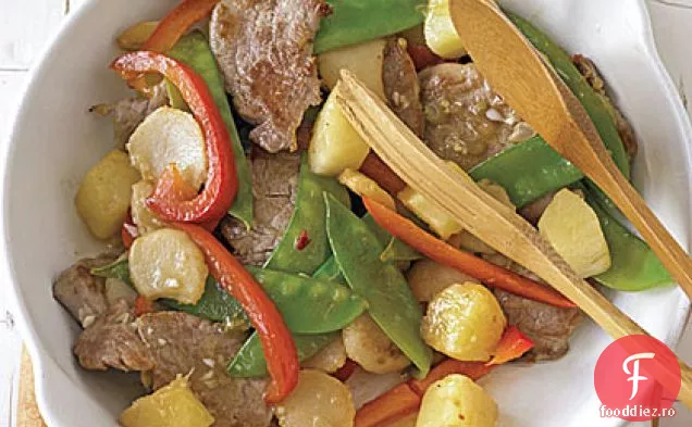 Carne de porc dulce și picantă cu ananas