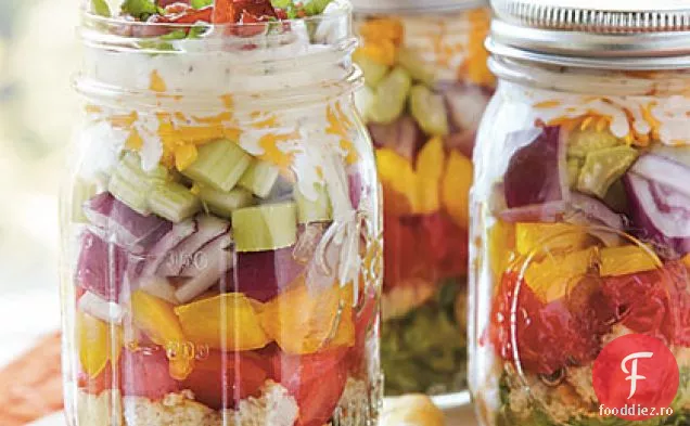 Salată De Pâine De Porumb Stratificată
