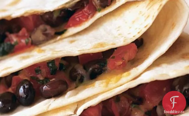 Quesadillas de fasole neagră cu Salsa de porumb