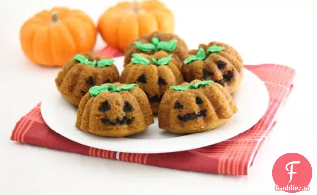 Prăjituri de dovleac Jack-O-lantern cu umplutură de Nutella