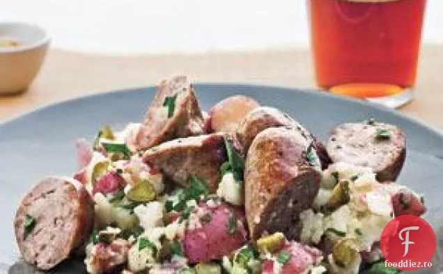Cârnați Cu Cartofi Zdrobiți Și Cornichoni
