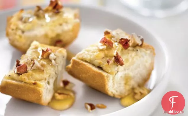 Pâine caramelizată cu brânză de ceapă și capră