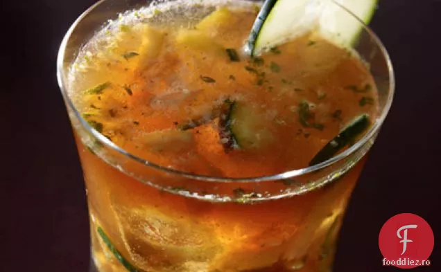 Pimm ' s Italiano cu mentă, lămâie, castraveți și Fernet Branca