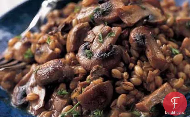 Pilaf de orz cu ciuperci feliate saut