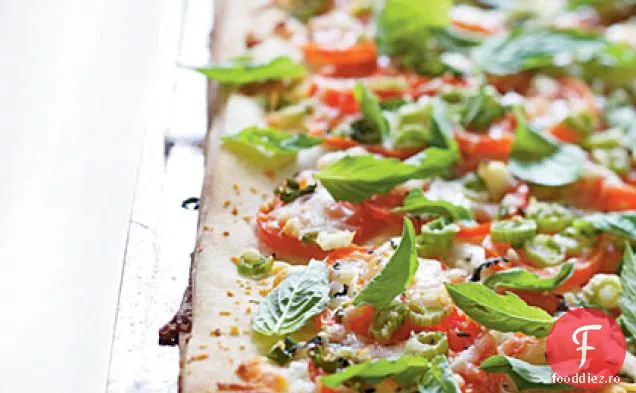 Pizza Phyllo cu Feta, busuioc și roșii