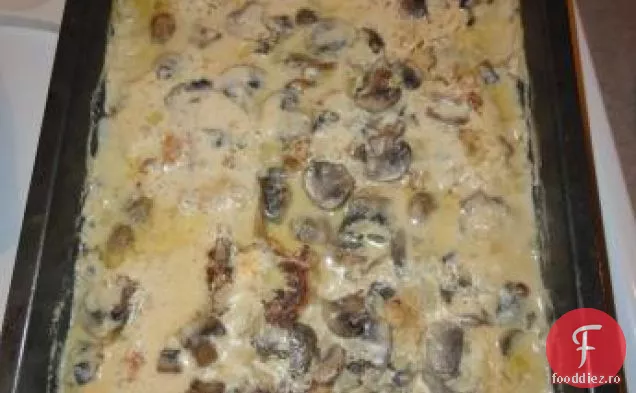 Cotlete de porc coapte umede în sos de ciuperci