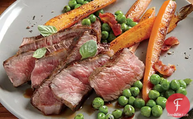 Herb-frecat New York Strip cu saut mazăre și morcovi