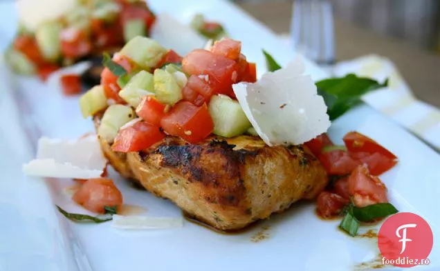 Pui Italian La Grătar Cu Bruschetta De Castraveți