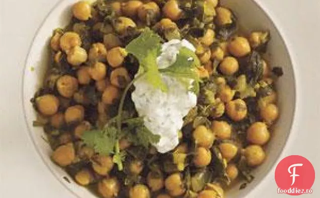 Curry de năut-spanac cu sos de castraveți-iaurt