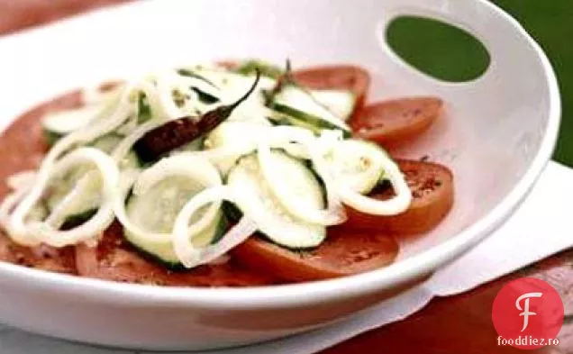 Castraveți dulci-picante peste roșii