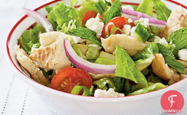 Salată de Pita cu roșii, castraveți și ierburi