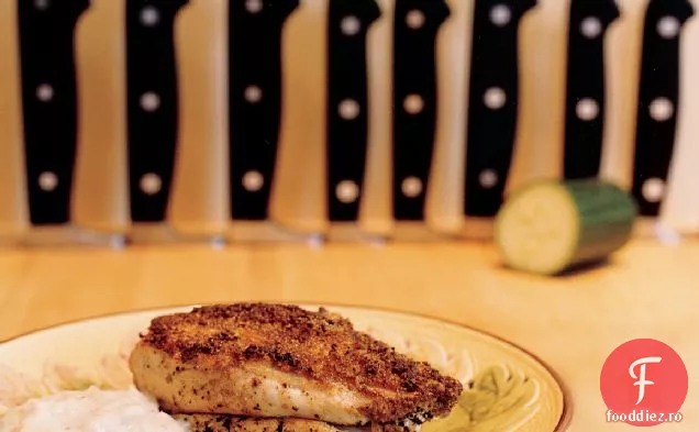 Piept de pui cu crustă de condimente cu Raita de lămâie-castravete