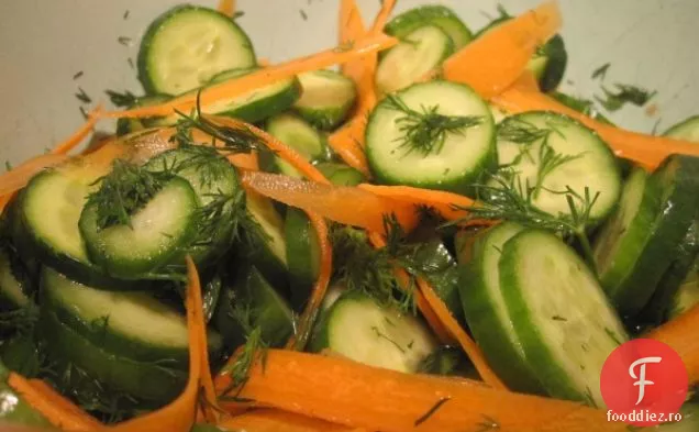 Salată De Mărar De Morcovi De Castraveți