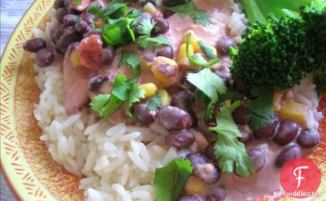 Pui Crock-Pot Cu Fasole Neagră Și Cremă De Brânză...yum!