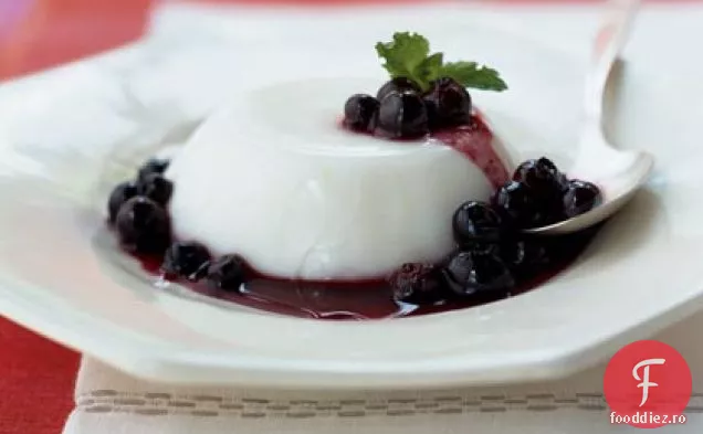 Panna Cotta cu lămâie-zară cu sos de afine