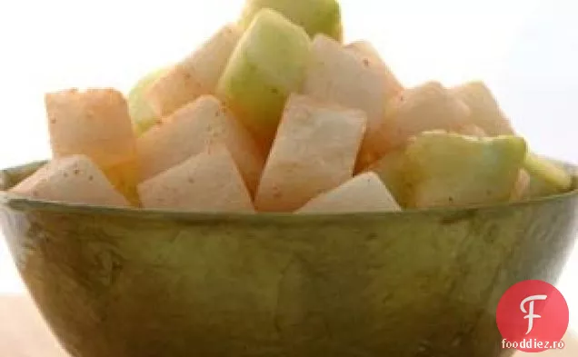 Salată Jicama Cu Castraveți Și Tei