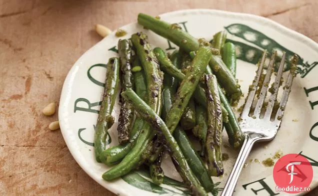 Fasole verde carbonizată cu Pesto de Verbena cu lămâie