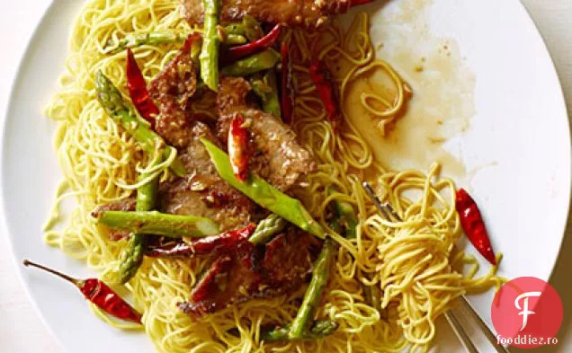 Friptură din sichuan și sparanghel