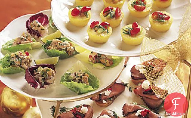 Mămăligă mușcă cu brânză albastră, roșii și nuci de pin