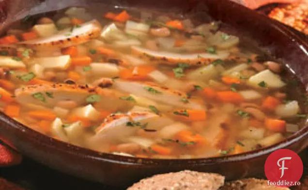 Supă de legume de toamnă cu mazăre cu ochi negri și pui la grătar