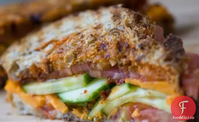 Panini De Foc Și Gheață: Cheddar De Castraveți Harissa