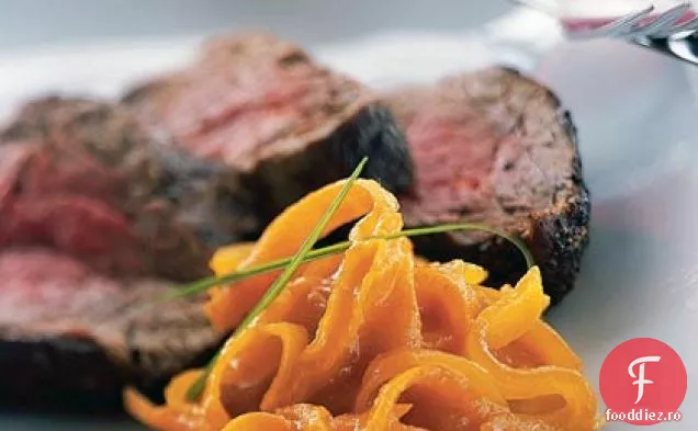 Filet de vită cu crustă de piper cu marmeladă Kumquat
