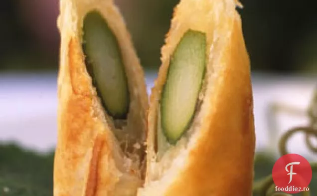 Rulouri De Patiserie Cu Parmezan Cu Sparanghel