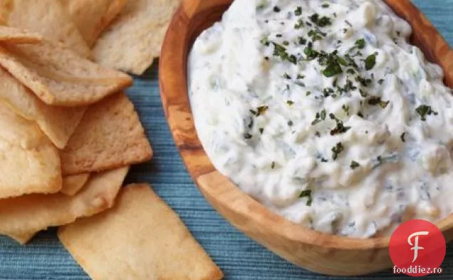 Tzatziki (iaurt cu conținut scăzut de grăsimi și Dip de castraveți)