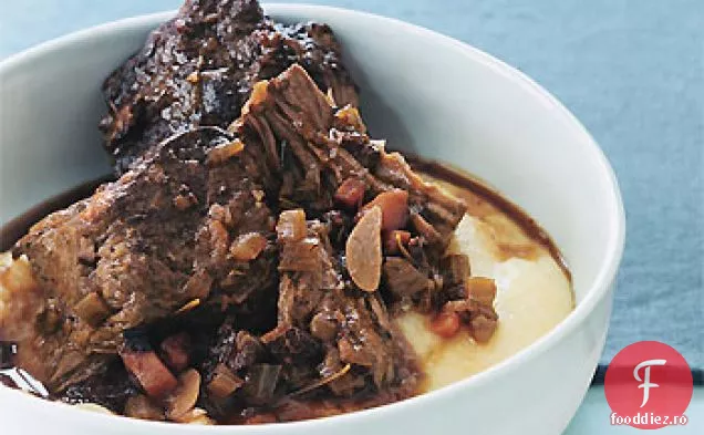 Carne de vită fiartă în vin roșu