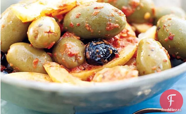 Măsline amestecate cu Harissa și lămâi conservate