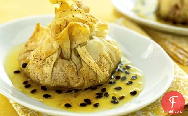 Pungi de Guava și Manchego Phyllo cu sirop de fructe de pasiune