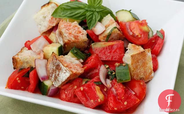 Panzanella (salată de pâine italiană)