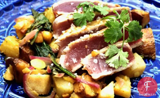 Ton glazurat cu arțar cu salată de pere-cartofi