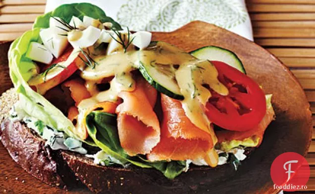 Sandwich Cu Somon Afumat Cu Față Deschisă
