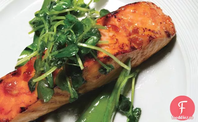 Somon cu glazură dulce de Chili, mazăre de zahăr și Vîrci de mazăre