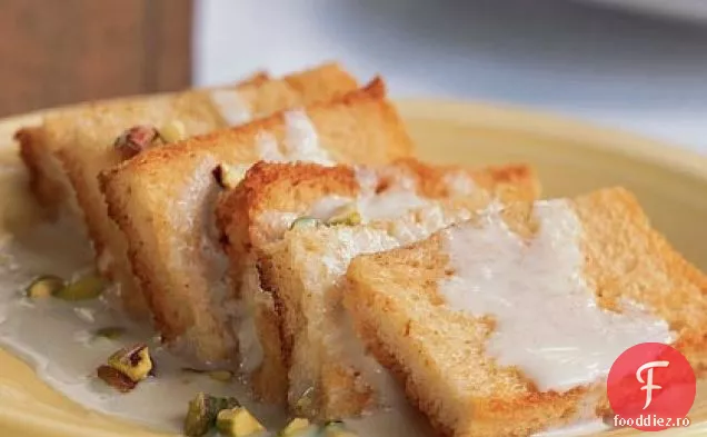 Budincă de pâine indiană cu sos de Cardamom