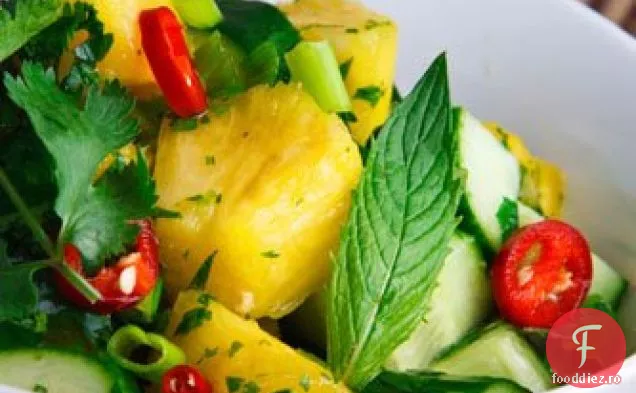 Salată thailandeză de castraveți și ananas