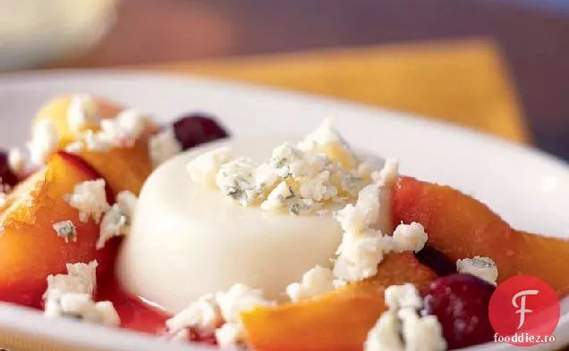 Panna Cotta cu brânză albastră Vermont și fructe de piatră prăjite