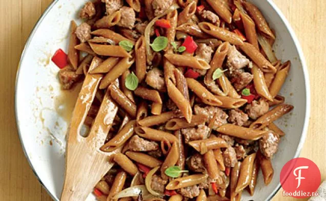 Tigaie-Penne prăjită cu cârnați de pui