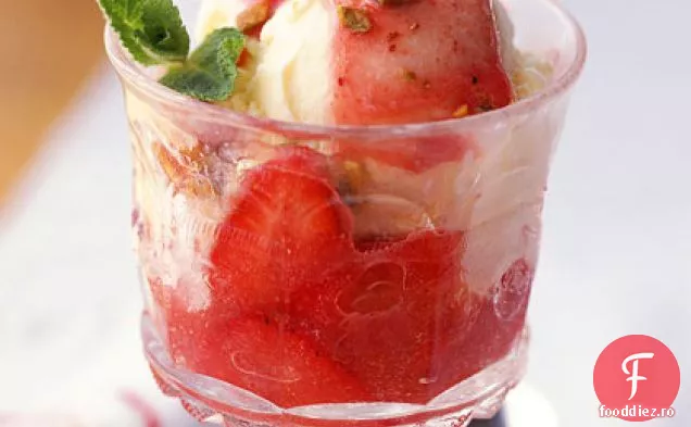 Căpșuni Romanoff Sundaes