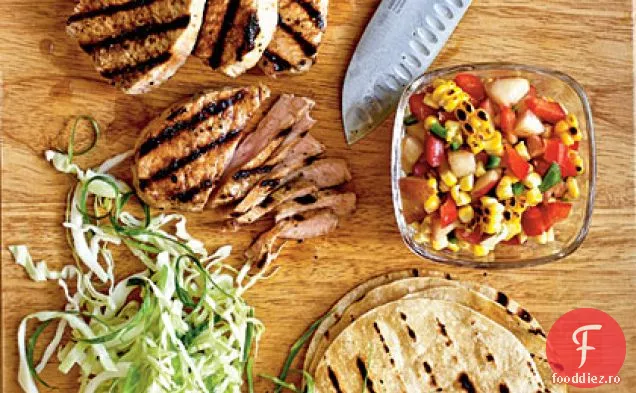 Tacos de porc la grătar cu porumb de vară și salsa nectarină